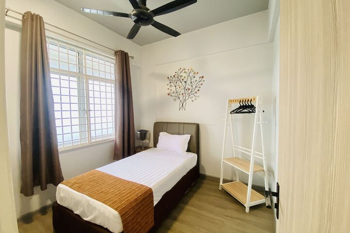 Room 13 of 71