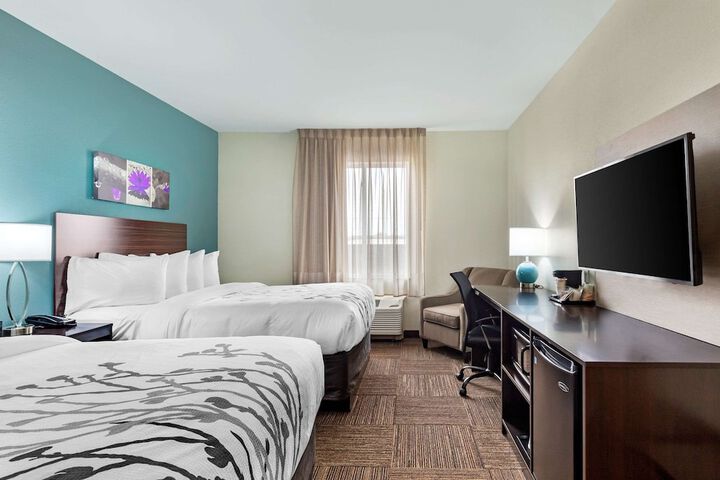 2 Queen Beds (5 of 11)