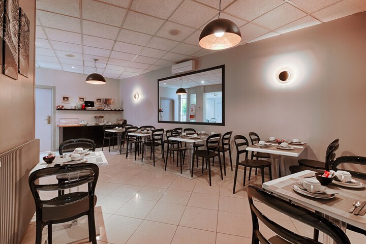Dining 26 of 47