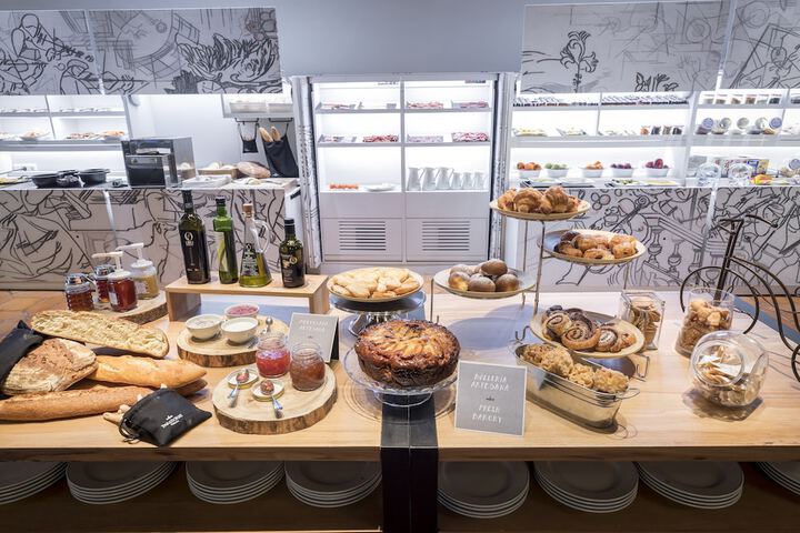 Breakfast/Coffee Service 24 of 60