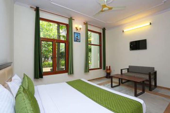 Room 12 of 30