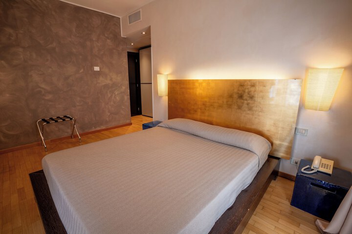 Room 13 of 62
