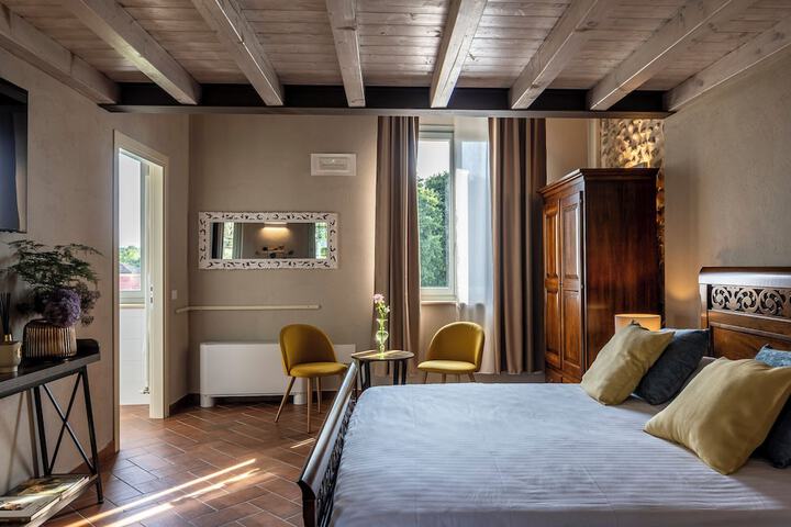 Room 2 of 23