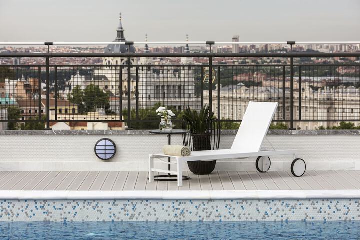 Hotel with Pool