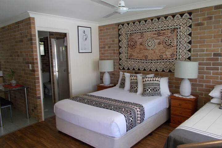 Room 5 of 33