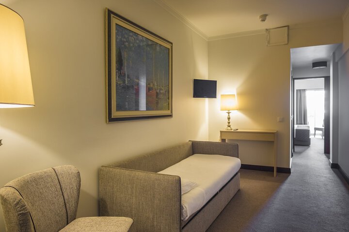 Room 32 of 92