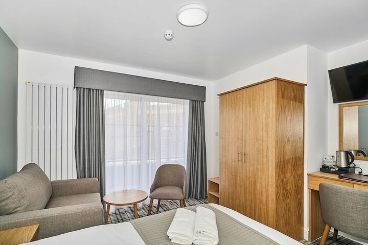 Room 38 of 100