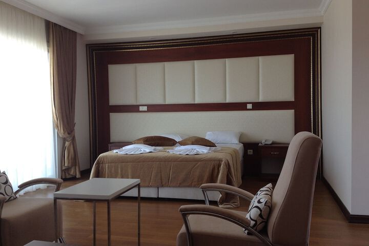 Room 12 of 97