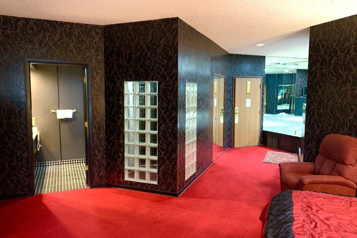 Room 143 of 293