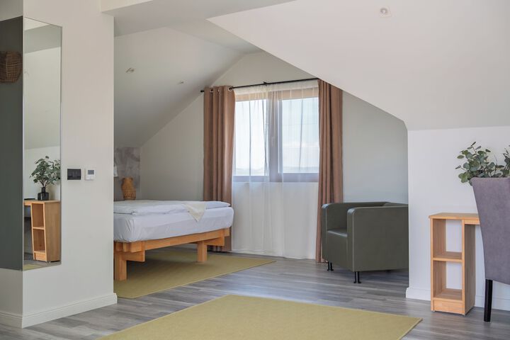Room 6 of 184