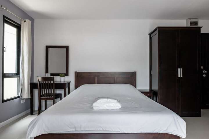 Room 9 of 32