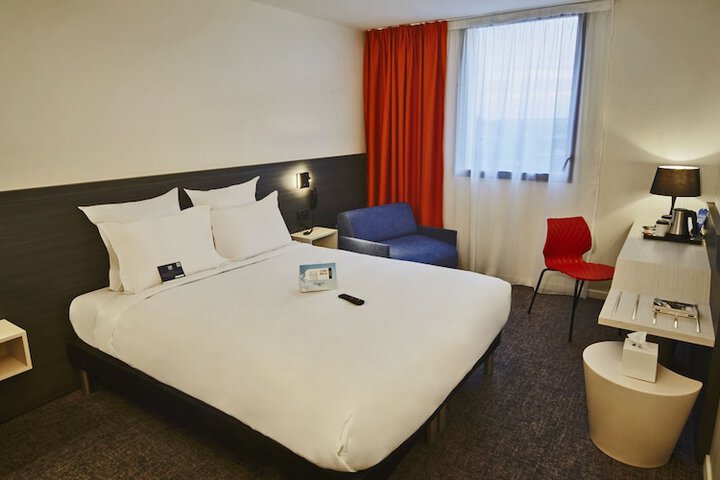 Room 10 of 25