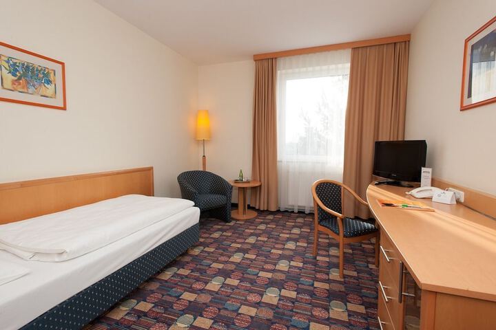 Room 42 of 180