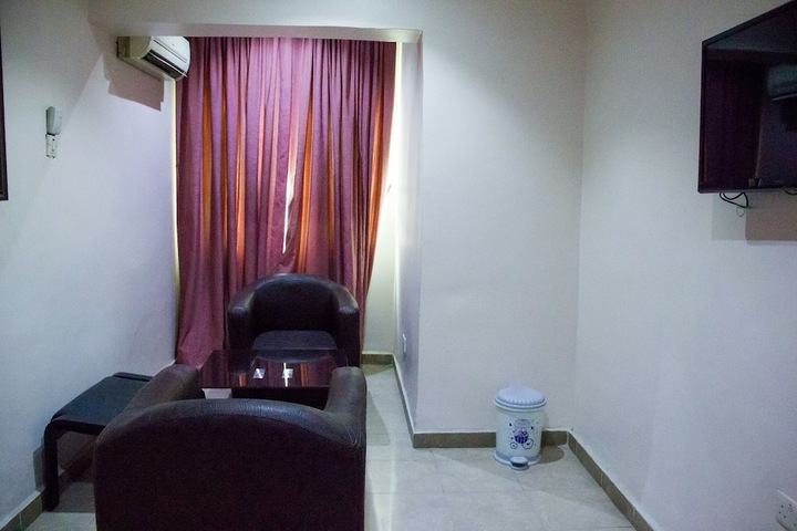 Room 16 of 38
