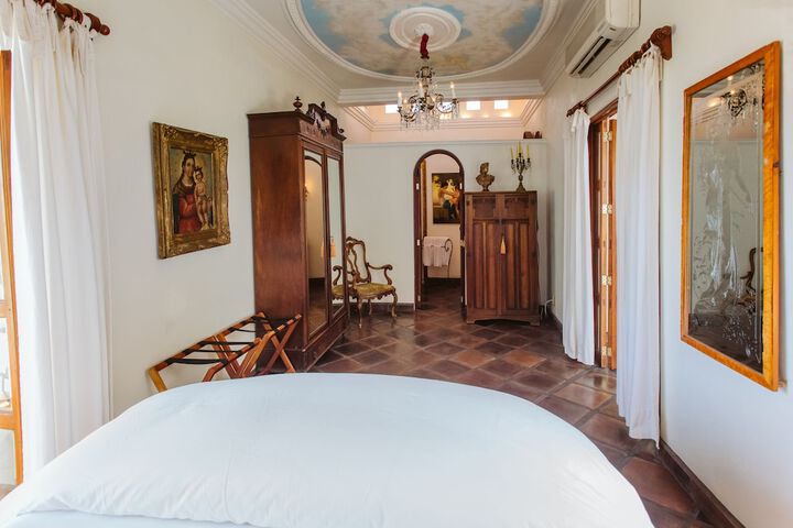 Room 33 of 169