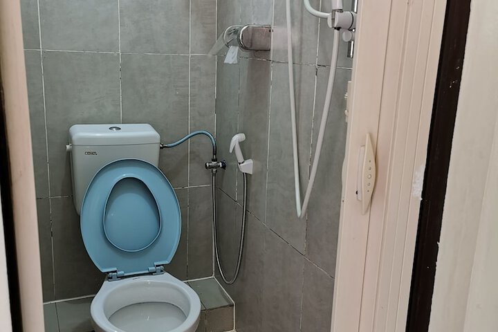 Room 30 of 33