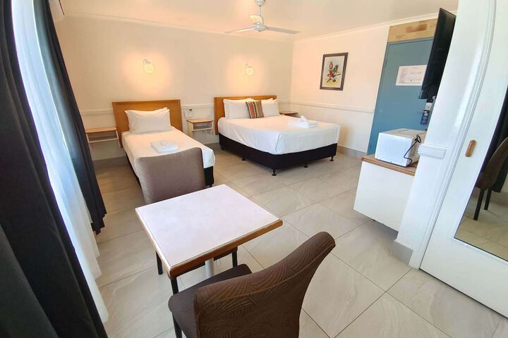Room 3 of 93