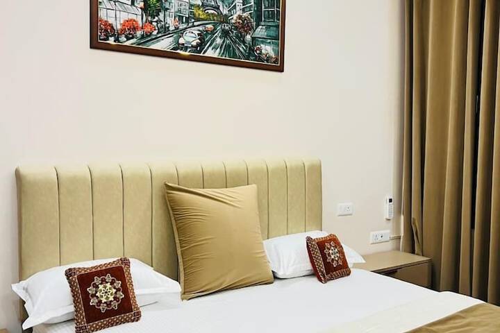 Room 10 of 77