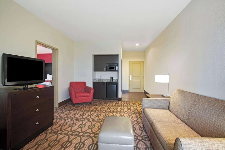 Room 19 of 38