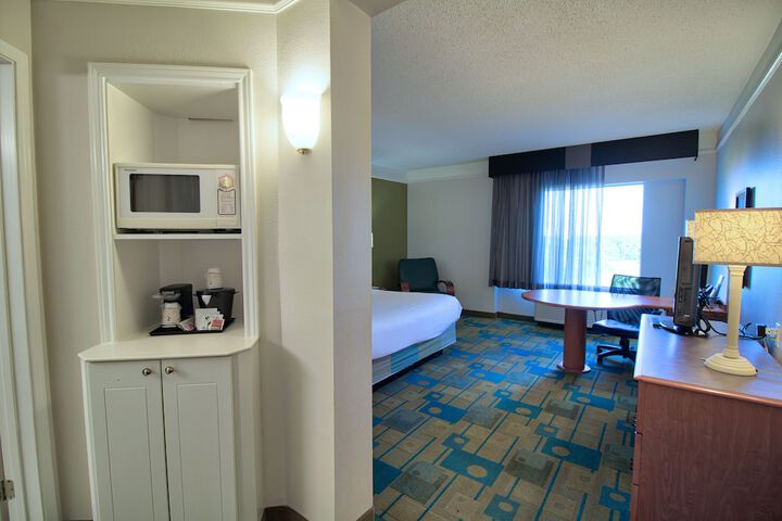 1 King Bed Deluxe Room (8 of 23)