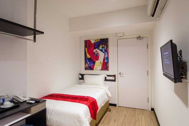 Room 13 of 38