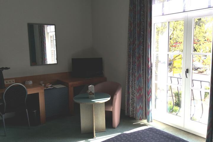 Room 9 of 43
