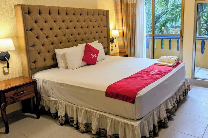 Room 32 of 51