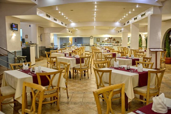 Dining 52 of 75