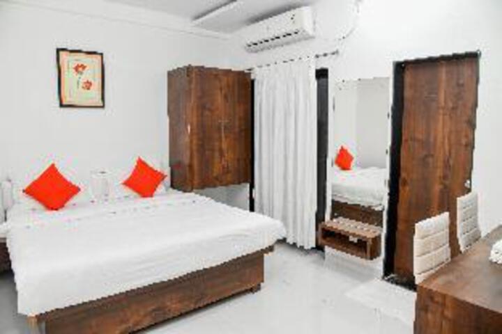 Room 9 of 63