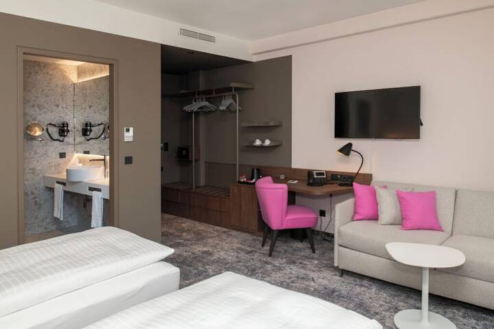Room 28 of 80