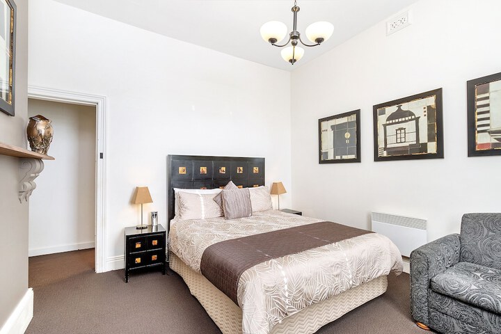 Room 9 of 42