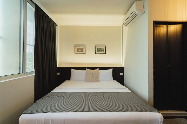 Room 45 of 142