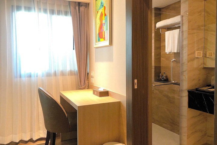 Room 48 of 150
