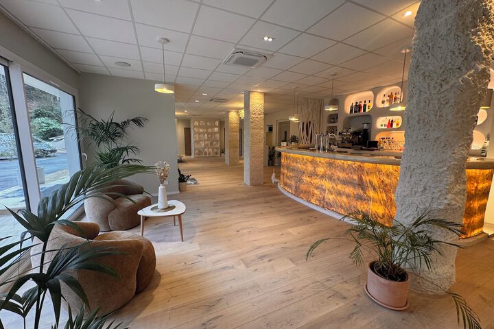 Lounge 49 of 60