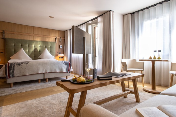 Room 32 of 102