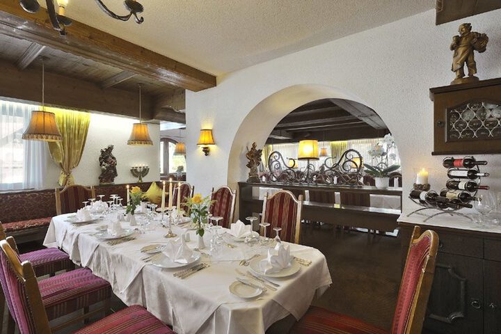 Dining 56 of 82