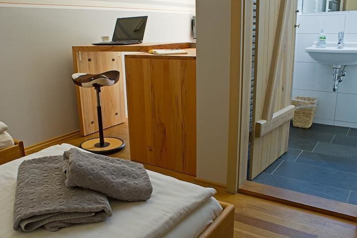 Room 3 of 27