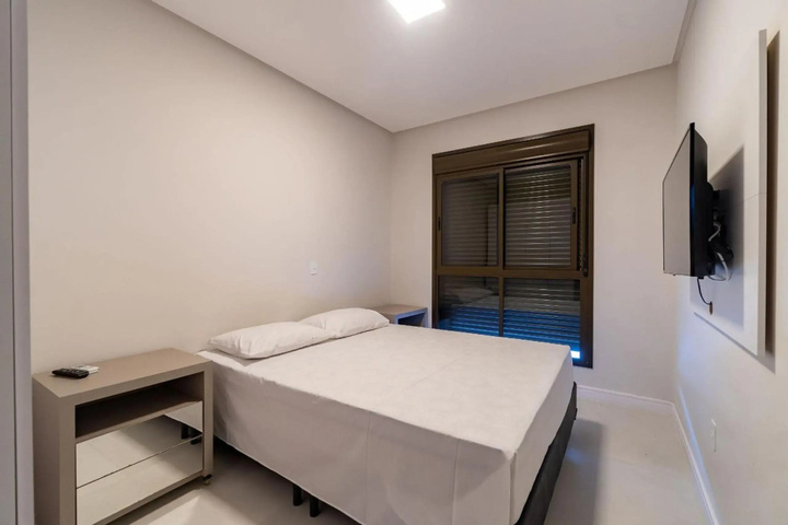 Room 6 of 18