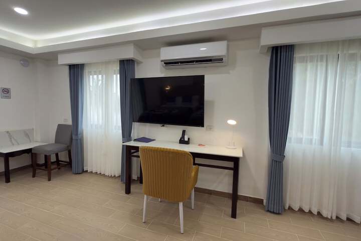 Room 119 of 272
