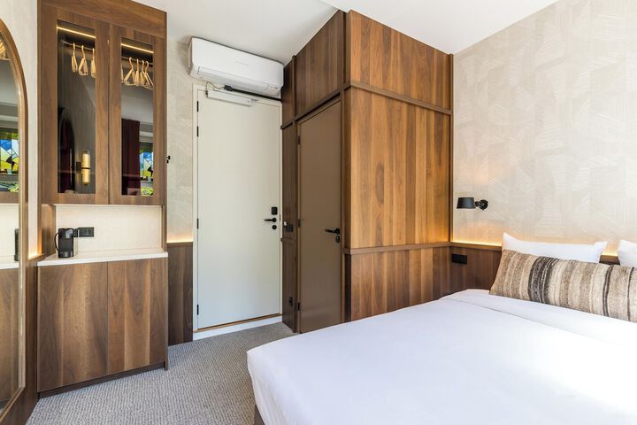 Room 7 of 37