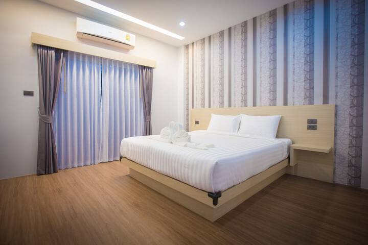 Room 35 of 83