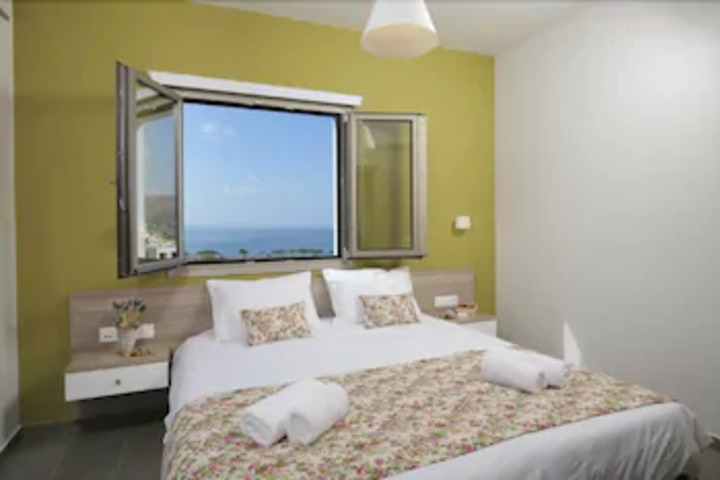 Room 4 of 4