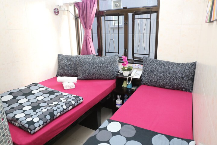 Room 32 of 48