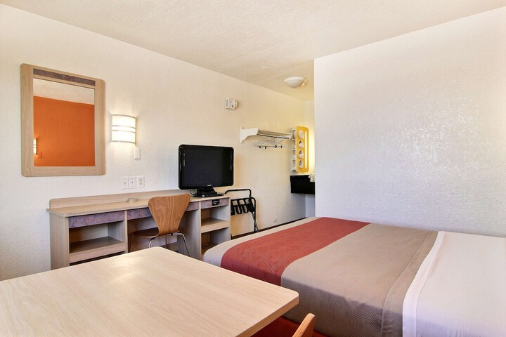 Room 11 of 34