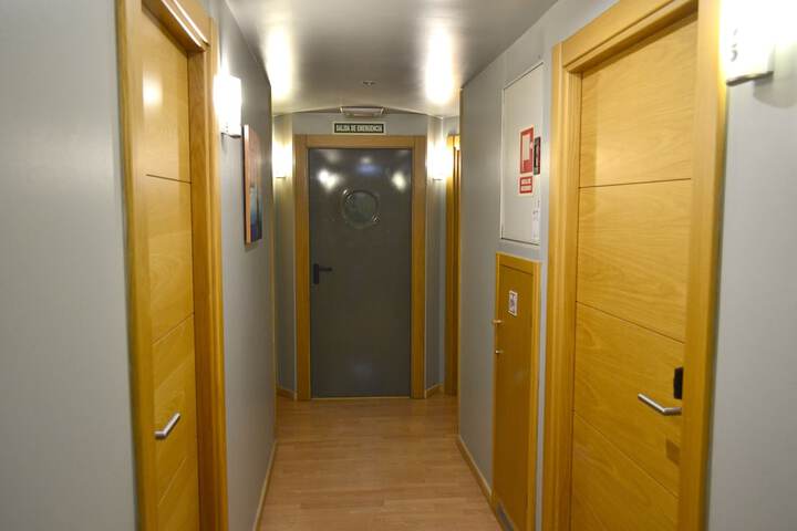 Ballroom/Hall 21 of 32