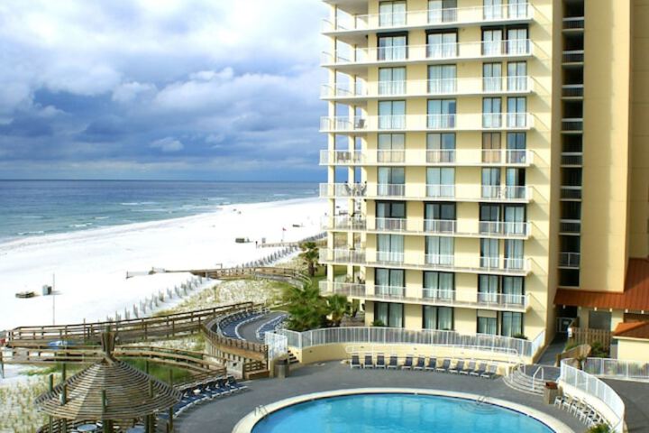 Hotel with Pool