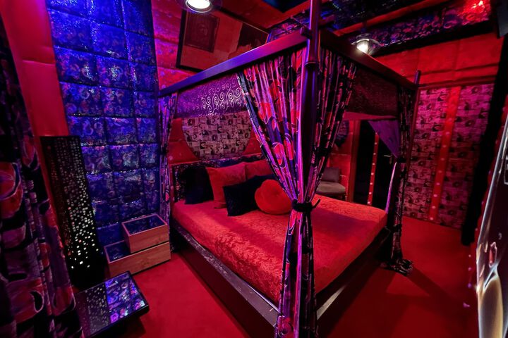 Room 57 of 96