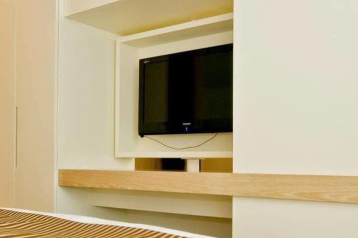 Room 105 of 166
