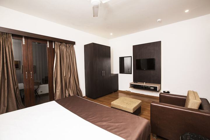 Room 4 of 20