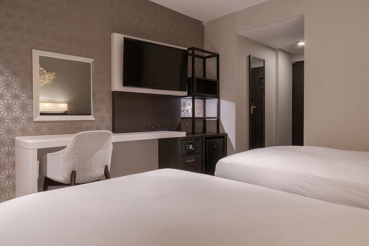 Room 12 of 66